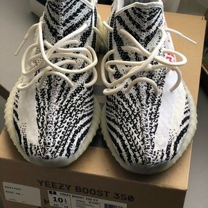 Yeezy Zebra v2 2018 release size 10.5